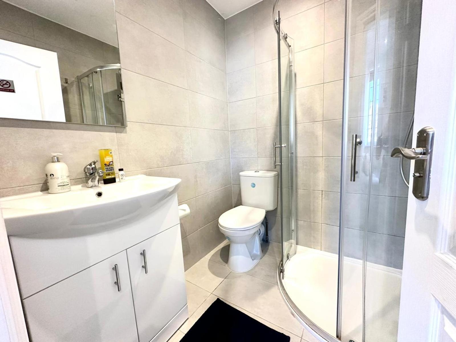 Spectacular Modern, Private Apartment,15 Mins To Central London Hendon Buitenkant foto