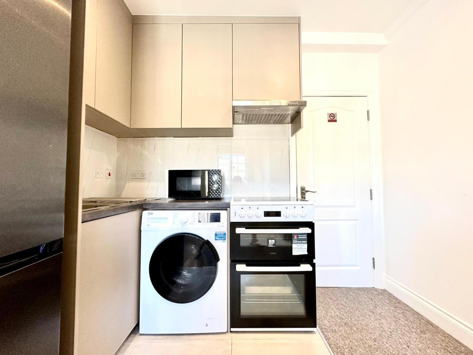 Spectacular Modern, Private Apartment,15 Mins To Central London Hendon Buitenkant foto